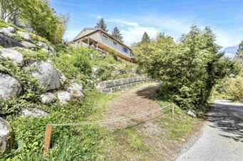 930 ESQUIMALT AVENUE (2 LOT SUBDIVISION)